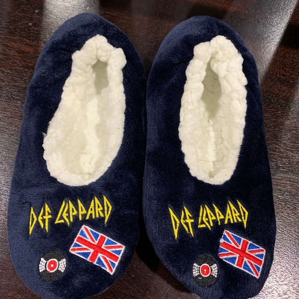 EUC Def Leppard house slippers ladies 6-8